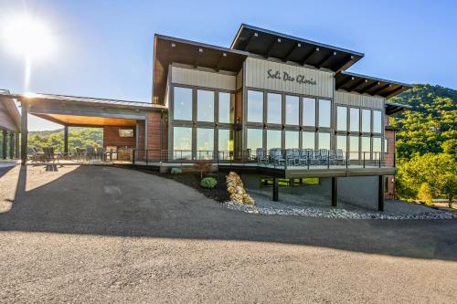 Higher Power, 6bdrm 6bath, Specials, Free Tickets, Indoor Pool, Amazing View, Hot Tub, Gameroom