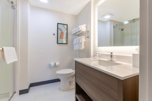 Rodeway Inn - image 8