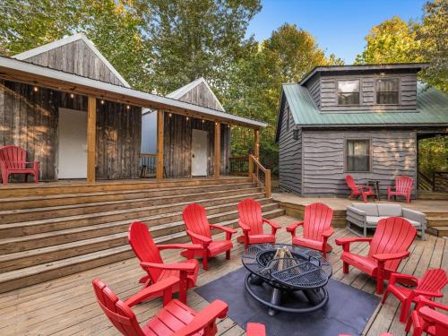 Nolin Cabin Experience w/ Hot Tub in Cub Run, USA
