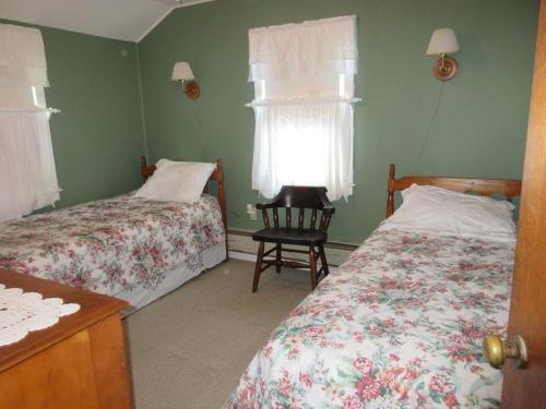 Peahala Park Oceanfront Duplex With Oceanviews! in Brant Beach, USA