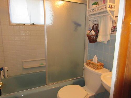 Peahala Park Oceanfront Duplex With Oceanviews! in Brant Beach, USA