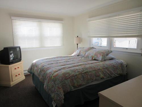 Recently Updated First Floor Duplex Located On The Ocean Block In Surf City, in Surf City, USA