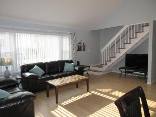 Single Family Home Located Just Steps To The Beach In Surf City - Pet Friendly So Even The Dog Can Come! in Surf City, USA
