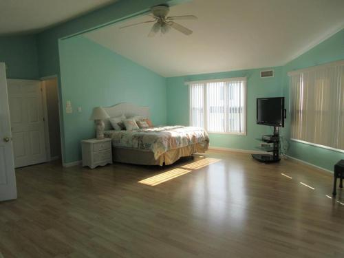Single Family Home Located Just Steps To The Beach In Surf City - Pet Friendly So Even The Dog Can Come! in Surf City, USA