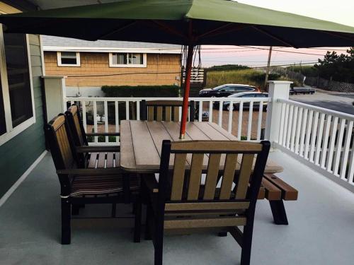 2Nd Floor Duplex With Ocean Views! in Barnegat Light, USA