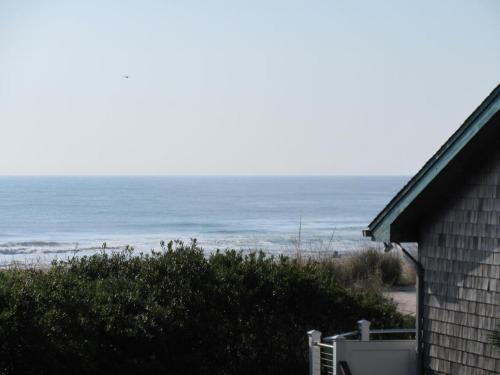 Single Family Home Located Just Steps To The Beach In Surf City - Pet Friendly So Even The Dog Can Come! in Surf City, USA