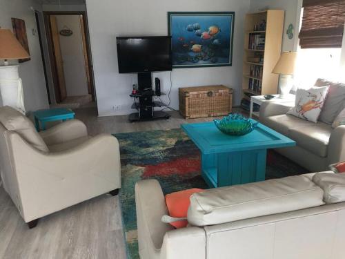 2Nd Floor Duplex With Ocean Views! in Barnegat Light, USA
