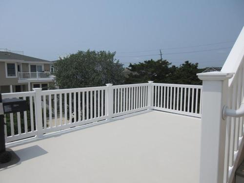 Immaculate 2Nd Floor Duplex In Brant Beach Located Just 3 Homes From The Beach, in Brant Beach, USA
