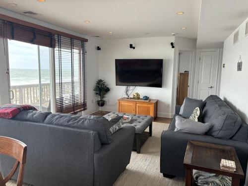 Ocean Front 3 Bedroom 1 Bath 2Nd Floor With Great Ocean Views Ocean Front 3 Bedroom 1 Bath 2Nd Floor With Great Ocean Views