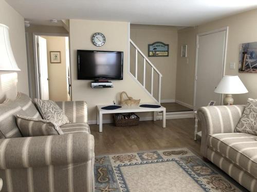 Beachy Cape Cod Perfect For Families in Beach Haven, USA
