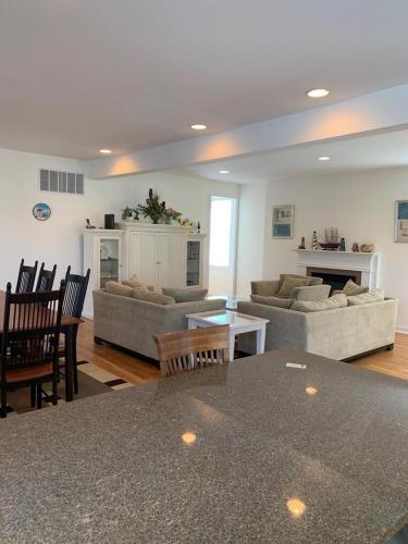 4 Bedroom, Bay Side Beauty! in Loveladies, USA