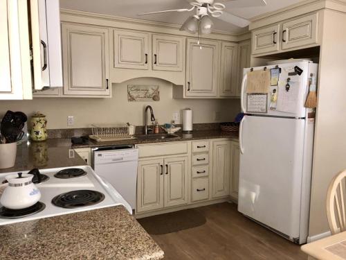 Beachy Cape Cod Perfect For Families