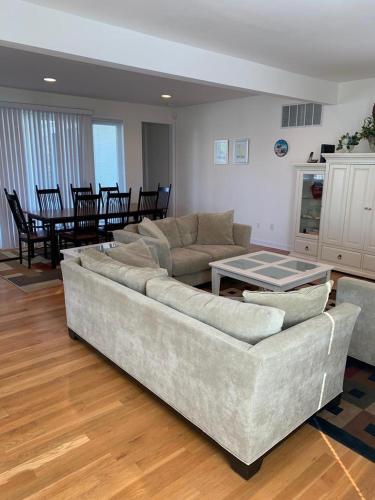 4 Bedroom, Bay Side Beauty! in Loveladies, USA