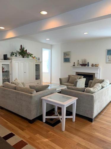 4 Bedroom, Bay Side Beauty! in Loveladies, USA