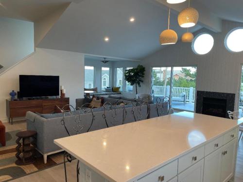 Weinstein 601 in Loveladies, USA