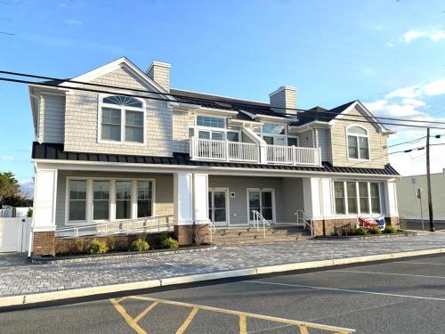 Tastefully Decorated Condo image