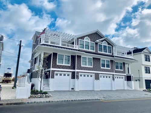 New Townhouse - Close To All Beach Haven Has To Offer! image