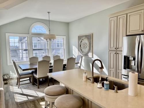 New Townhouse - Close To All Beach Haven Has To Offer! in Beach Haven, USA