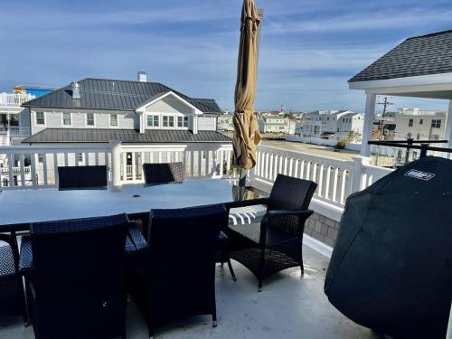 New Townhouse - Close To All Beach Haven Has To Offer! in Beach Haven, USA