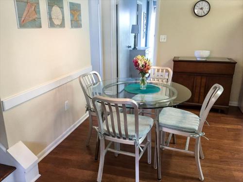 Single Family Beach House Close To Kiddie Beach Ocean in Surf City, USA
