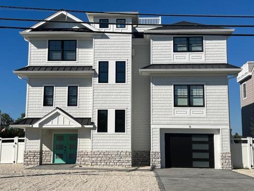 Beautiful Lagoon Front 5 Bedroom Home in Waretown, USA