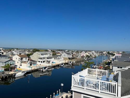 Beautiful Lagoon Front 5 Bedroom Home in Waretown, USA
