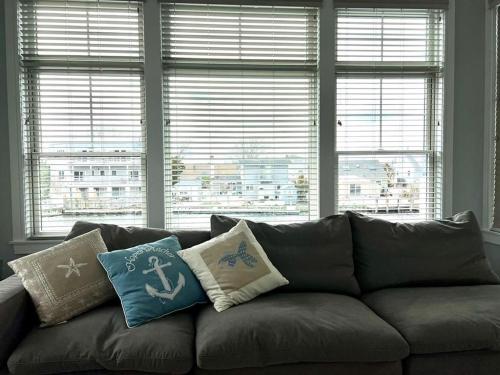 Beautiful Lagoon Front 5 Bedroom Home in Waretown, USA