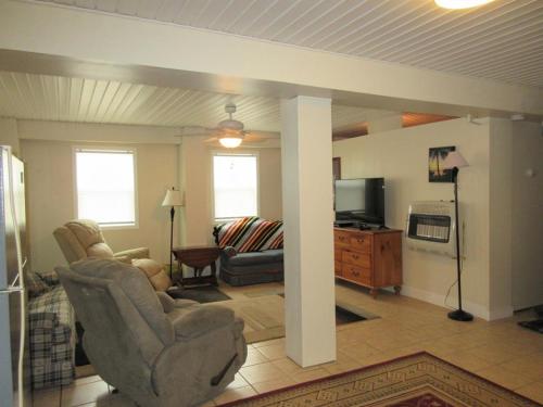 Single Family Just 5 Houses To The Beach! in Brant Beach, USA