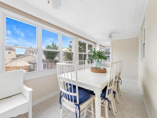 Awesome Home In Beach Haven With 4 Bedrooms And Internet in Beach Haven, USA