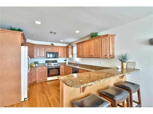Montone 10409 in Surf City, USA