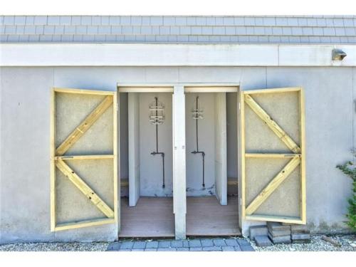 Montone 10409 in Surf City, USA