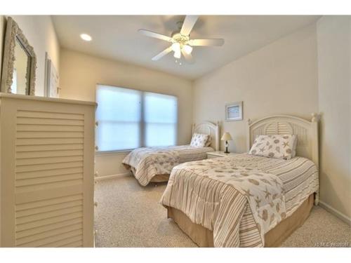 Montone 10409 in Surf City, USA