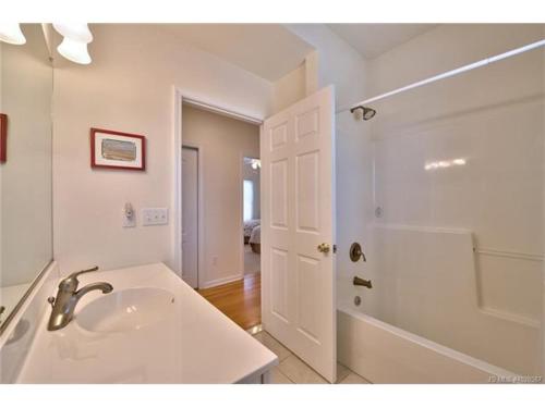 Montone 10409 in Surf City, USA