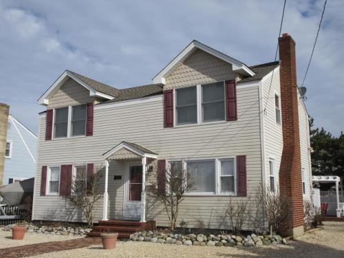 Haven Beach Oceanside Home - Short Walk To The Beach! in Brant Beach, USA