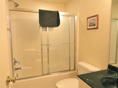 1St Floor Duplex In Brant Beach Just 3 Homes From The Beach in Brant Beach, USA