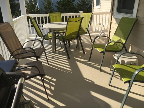 1St Floor Duplex In Brant Beach Just 3 Homes From The Beach in Brant Beach, USA