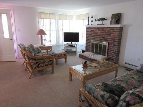 Roomy Bayside Duplex- 2 Full Baths in Beach Haven, USA