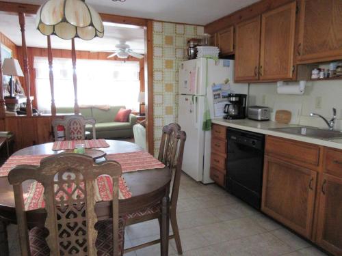 Beautiful Home In Brighton Beach With 4 Bedrooms And Internet in Brant Beach, USA