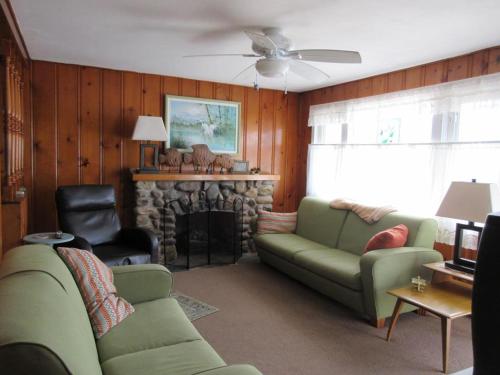 Beautiful Home In Brighton Beach With 4 Bedrooms And Internet in Brant Beach, USA