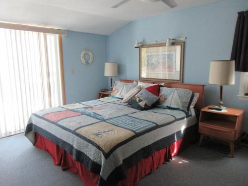 Beautiful Home In Brighton Beach With 4 Bedrooms And Internet in Brant Beach, USA