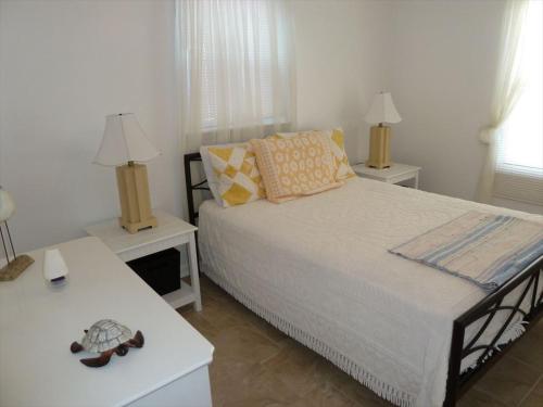 Oceanside 3 Bedroom, 1 Bath Duplex - A Short Walk To The Beach! in Beach Haven Crest, USA