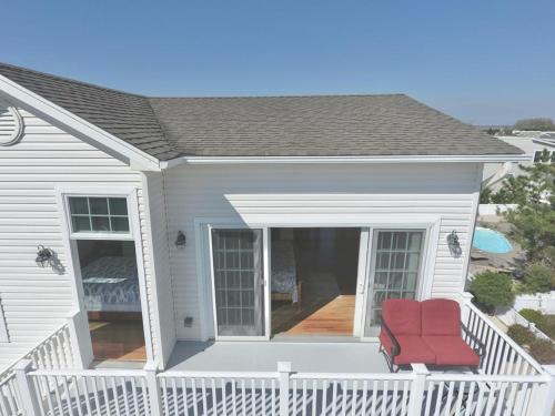 7 Bedrooms, Gorgeous Pool On The Ocean Side! in Loveladies, USA