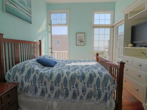 7 Bedrooms, Gorgeous Pool On The Ocean Side! in Loveladies, USA
