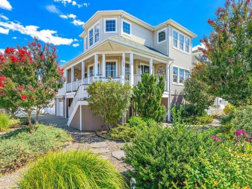 Stunning Home In Ship Bottom With 4 Bedrooms, Internet And Wifi in Ship Bottom, USA