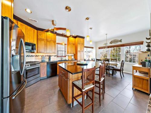 Stunning Home In Ship Bottom With 4 Bedrooms, Internet And Wifi in Ship Bottom, USA