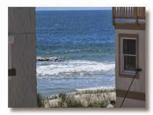 One Off The Ocean With Incredible Views in North Beach, Vereinigte Staaten von Amerika