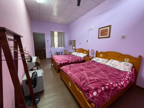 2 queen beds