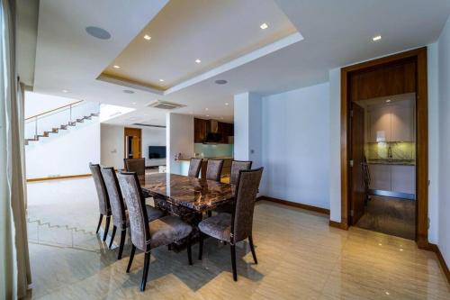 Luxury Mansion On Golf Course (BMG5) near Silpakorn University Phetchaburi IT Campus