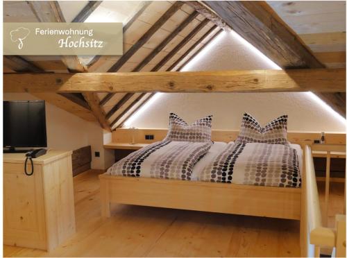 1 king bed, 1 sofa bed