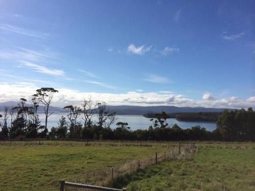 Impression Bay Lodge - Waterfront Property